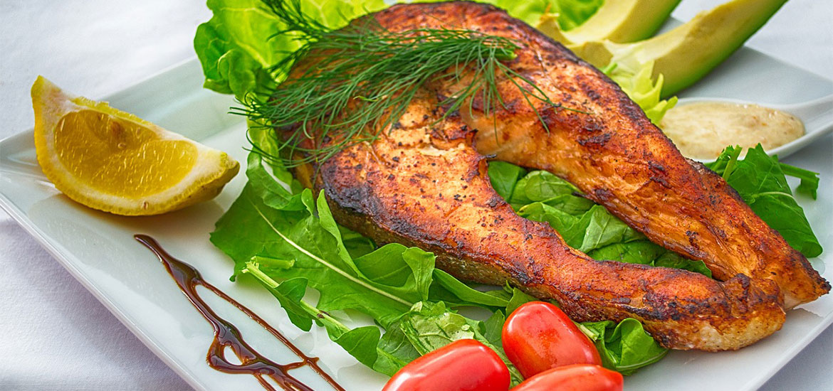 Grilled Salmon with Creamy Yoghurt Dill Sauce
